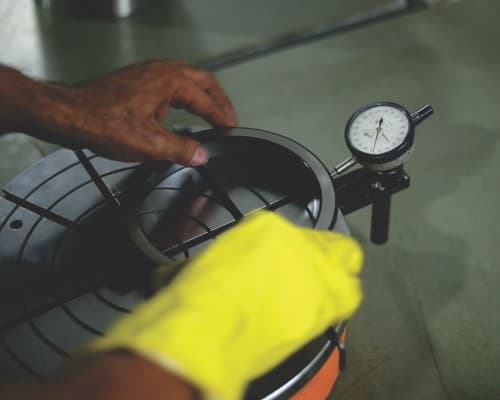 Final inspection and measurement of finished bearings